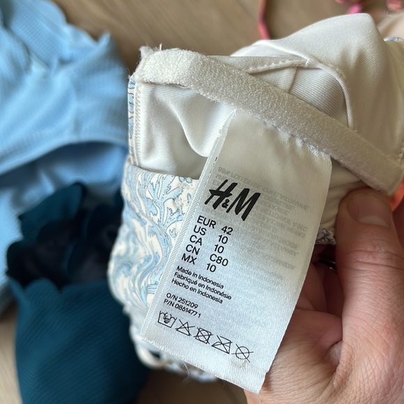 Kona Sol, h&m & more Medium swimsuit bundle floral halter one piece, scallop top - Picture 8 of 12